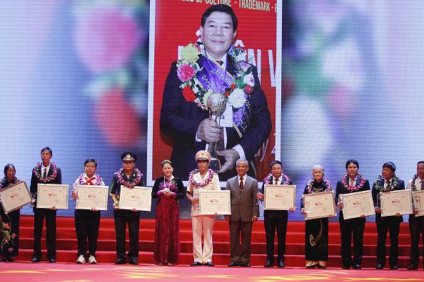 В СРВ чествованы 15 частных лиц и коллективов, добившихся блестящих успехов в строительстве Родины